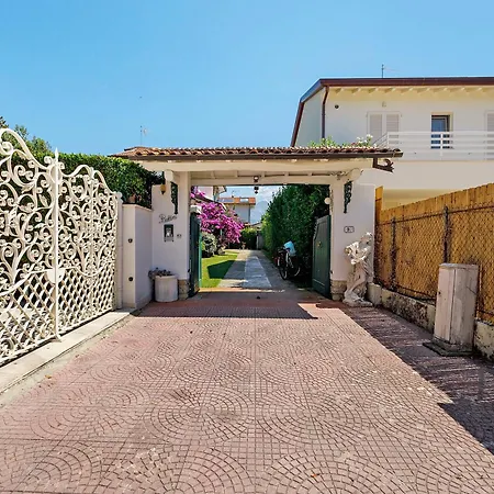 In Dei Marmi
